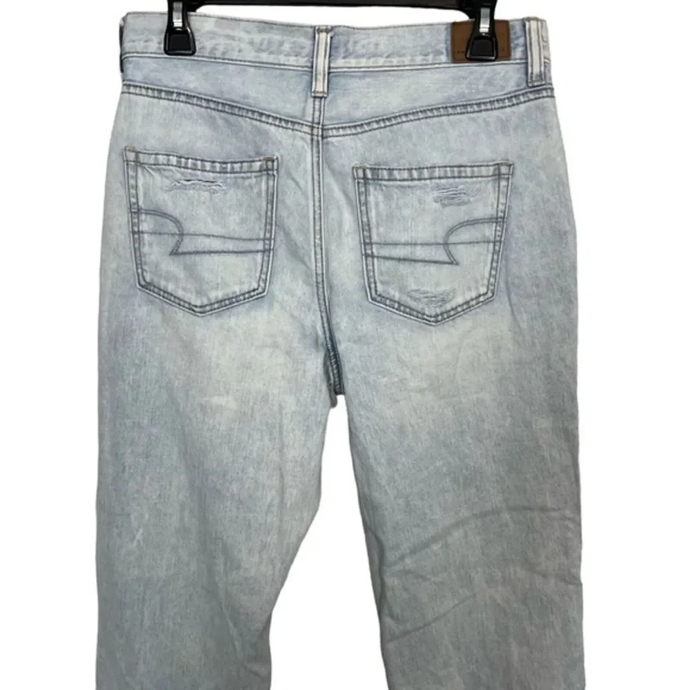 AMERICAN EAGLE MOM JEAN High Rise Distressed Light Blue Wash Raw Hem Jeans sz 4